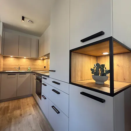 Lp Apartment *